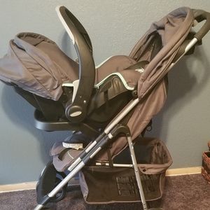 Carseat and stroller combo